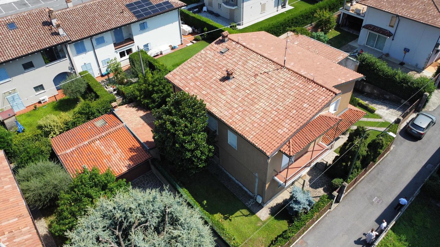 Villa Bifamiliare con giardino a Rovato