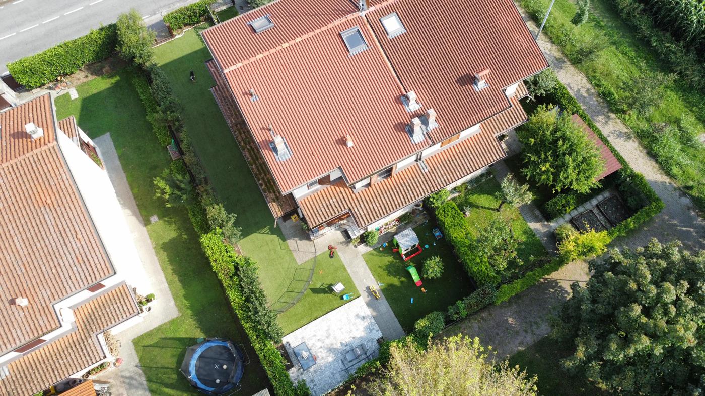 Villa Bifamiliare con giardino a Gussago