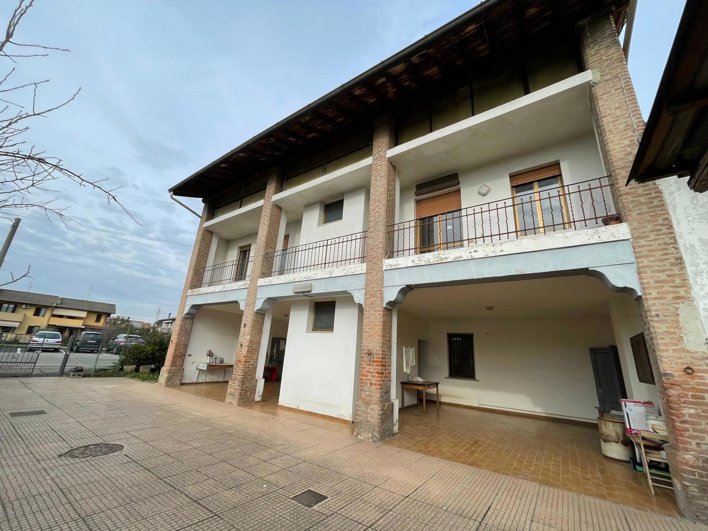 Trilocale con giardino a Chiari