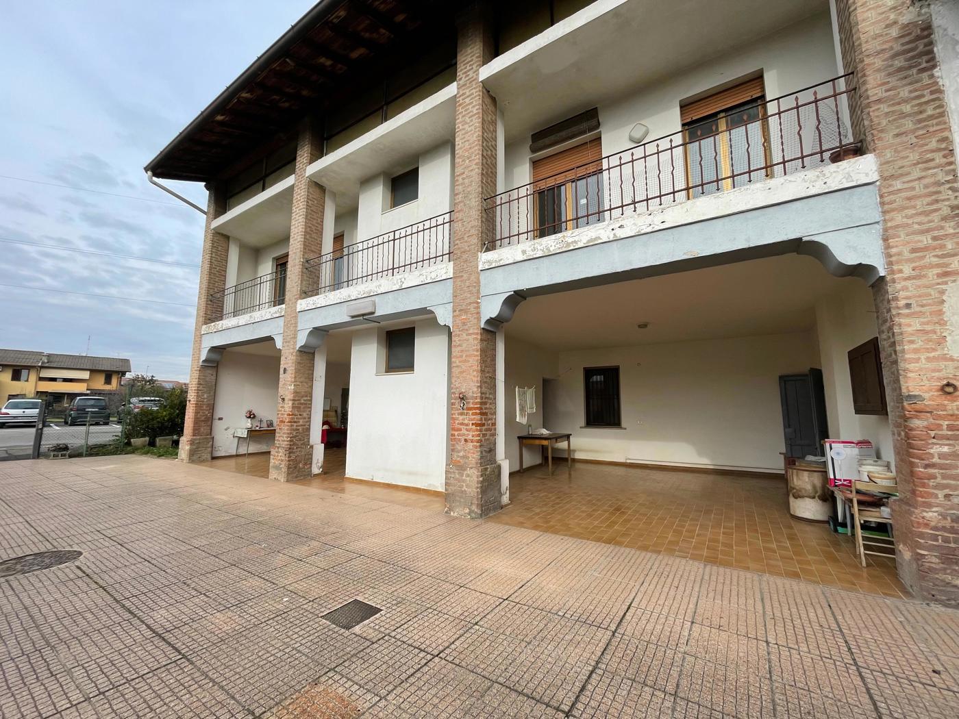 Trilocale con giardino a Chiari