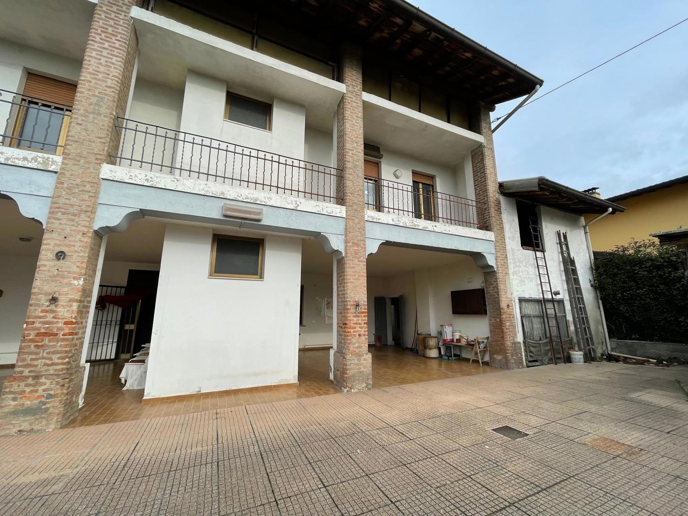 Trilocale con giardino a Chiari