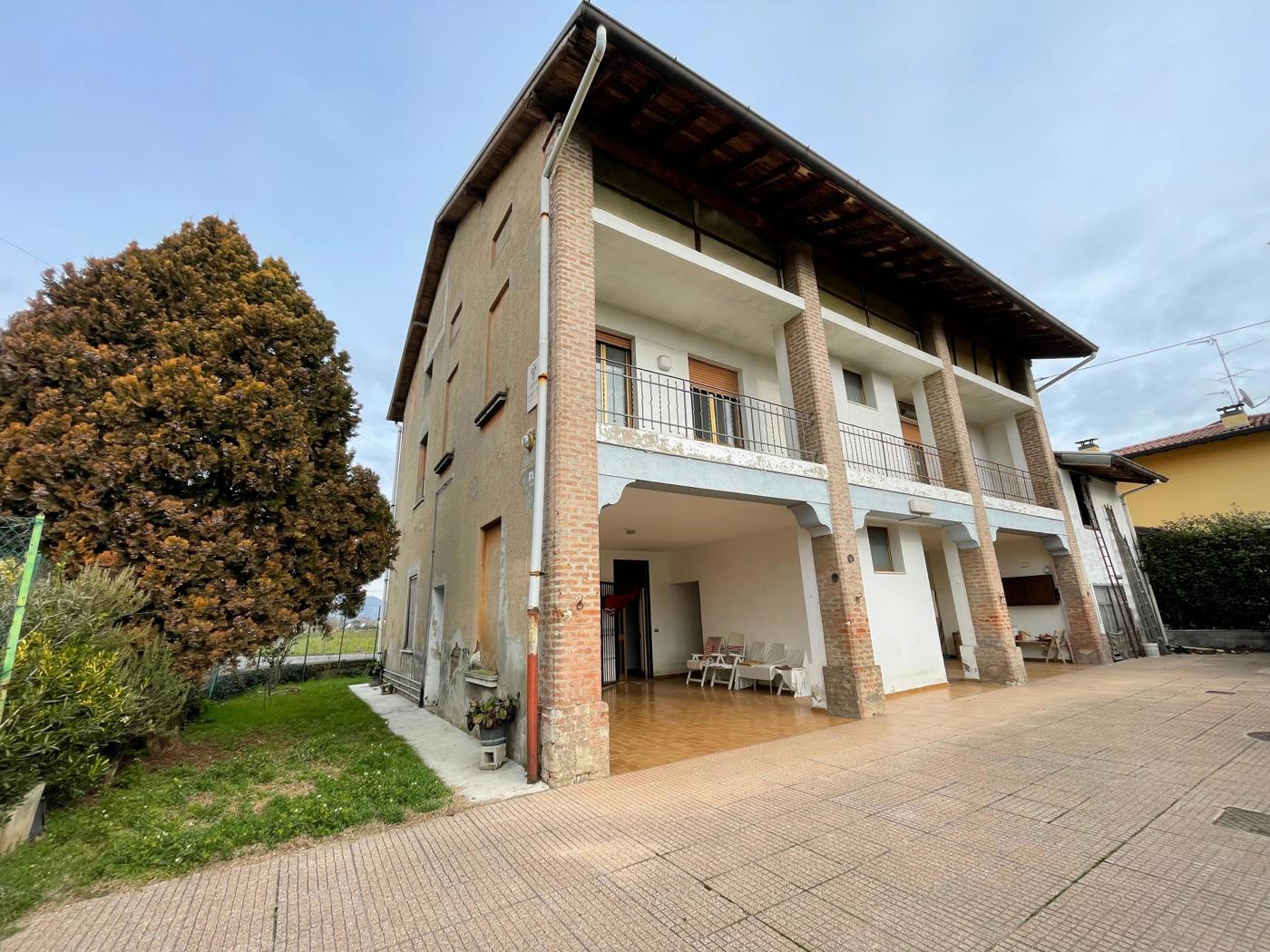 Trilocale con giardino a Chiari