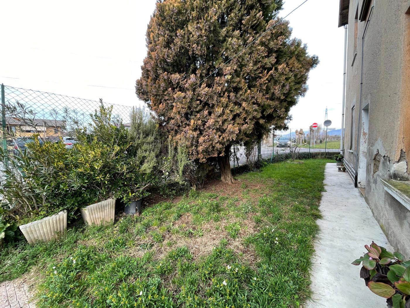 Trilocale con giardino a Chiari