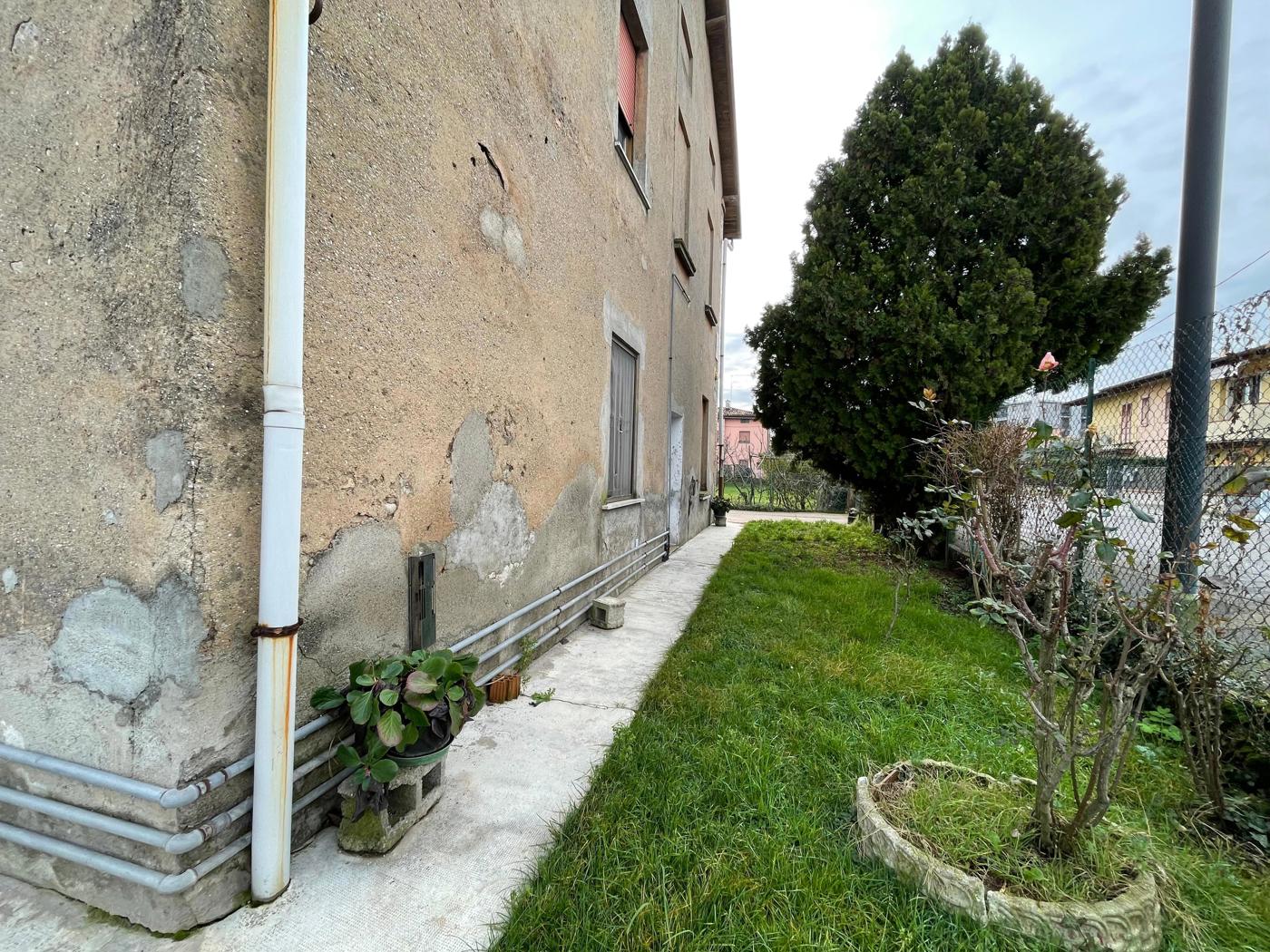 Trilocale con giardino a Chiari