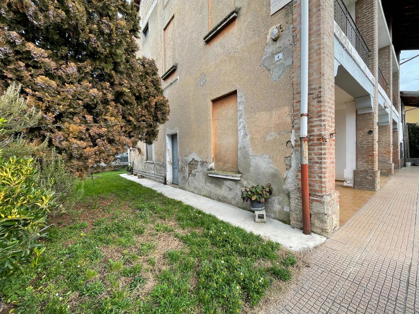 Trilocale con giardino a Chiari