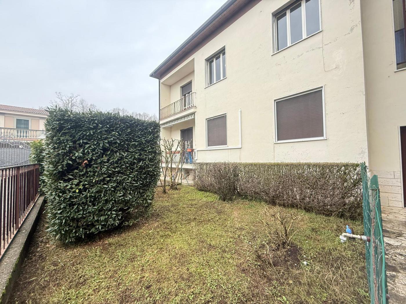 Trilocale con giardino a Chiari