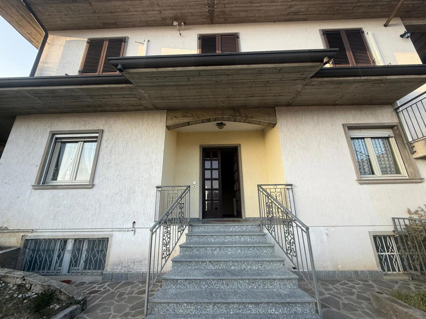 Villa Bifamiliare con giardino a Paratico