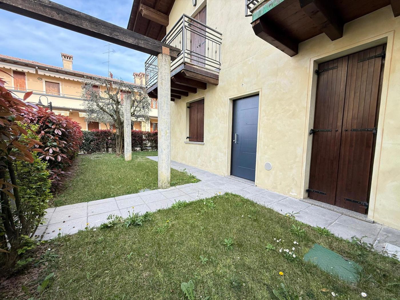 Trilocale con giardino a Corte Franca