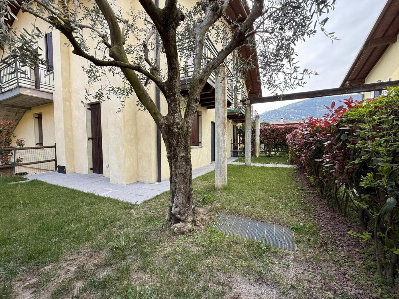 Trilocale con giardino a Corte Franca