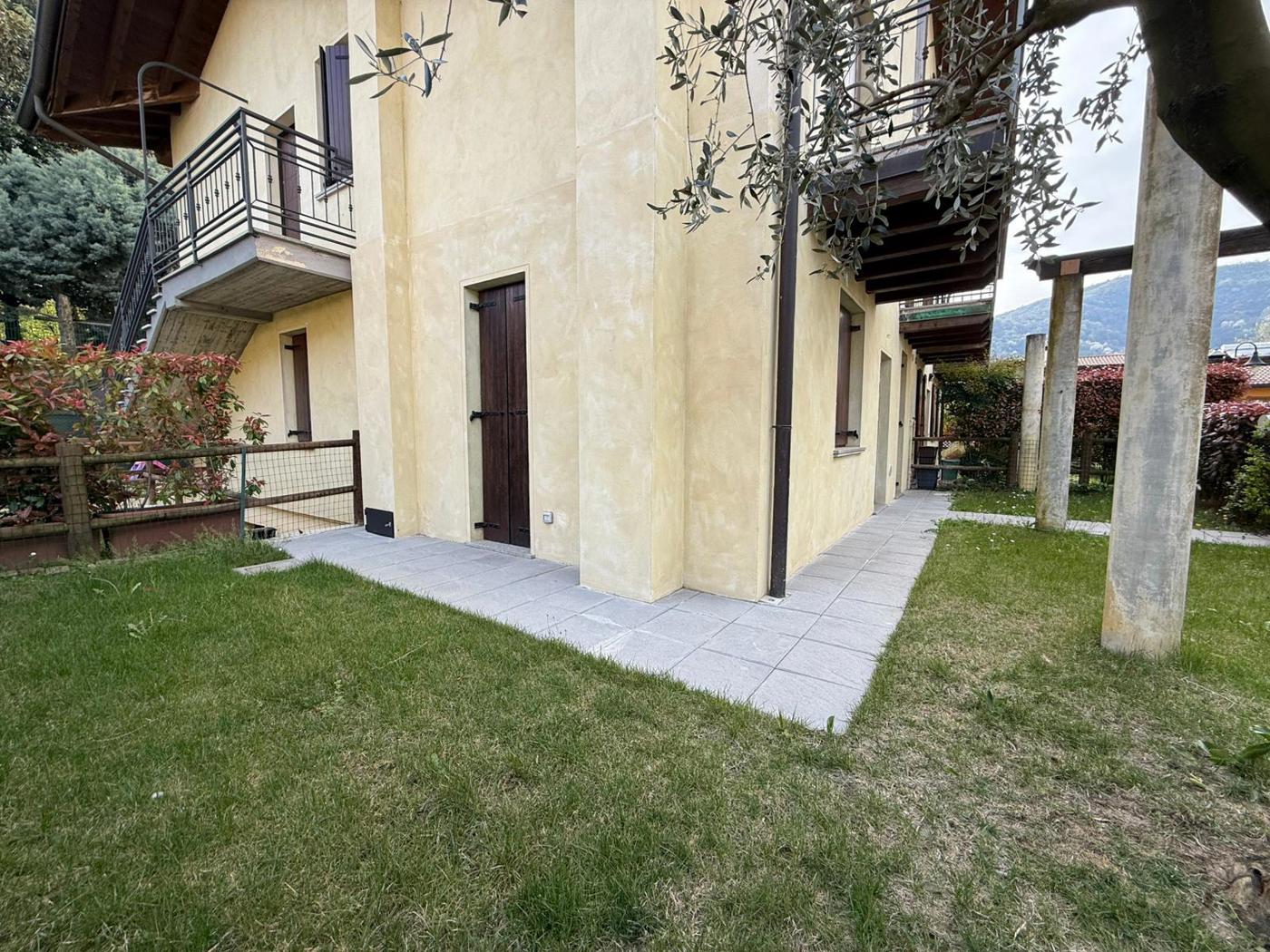 Trilocale con giardino a Corte Franca