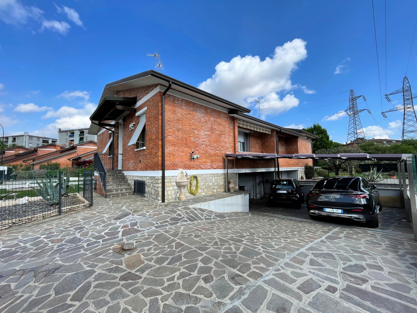 Villa Bifamiliare con giardino a Chiari