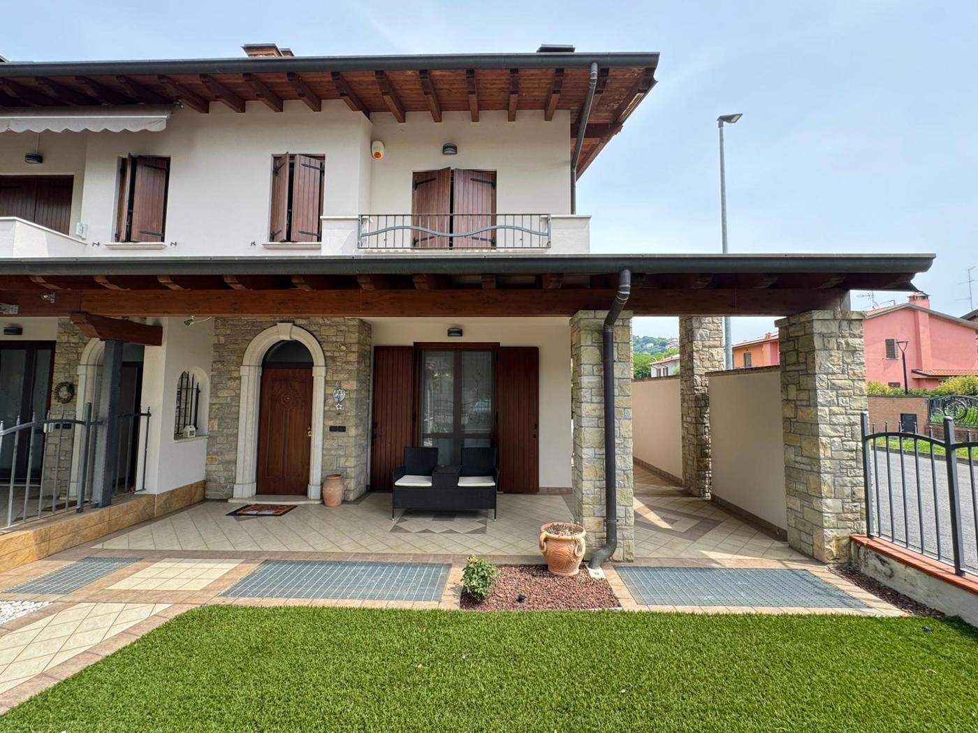 Villa Bifamiliare con giardino a Coccaglio
