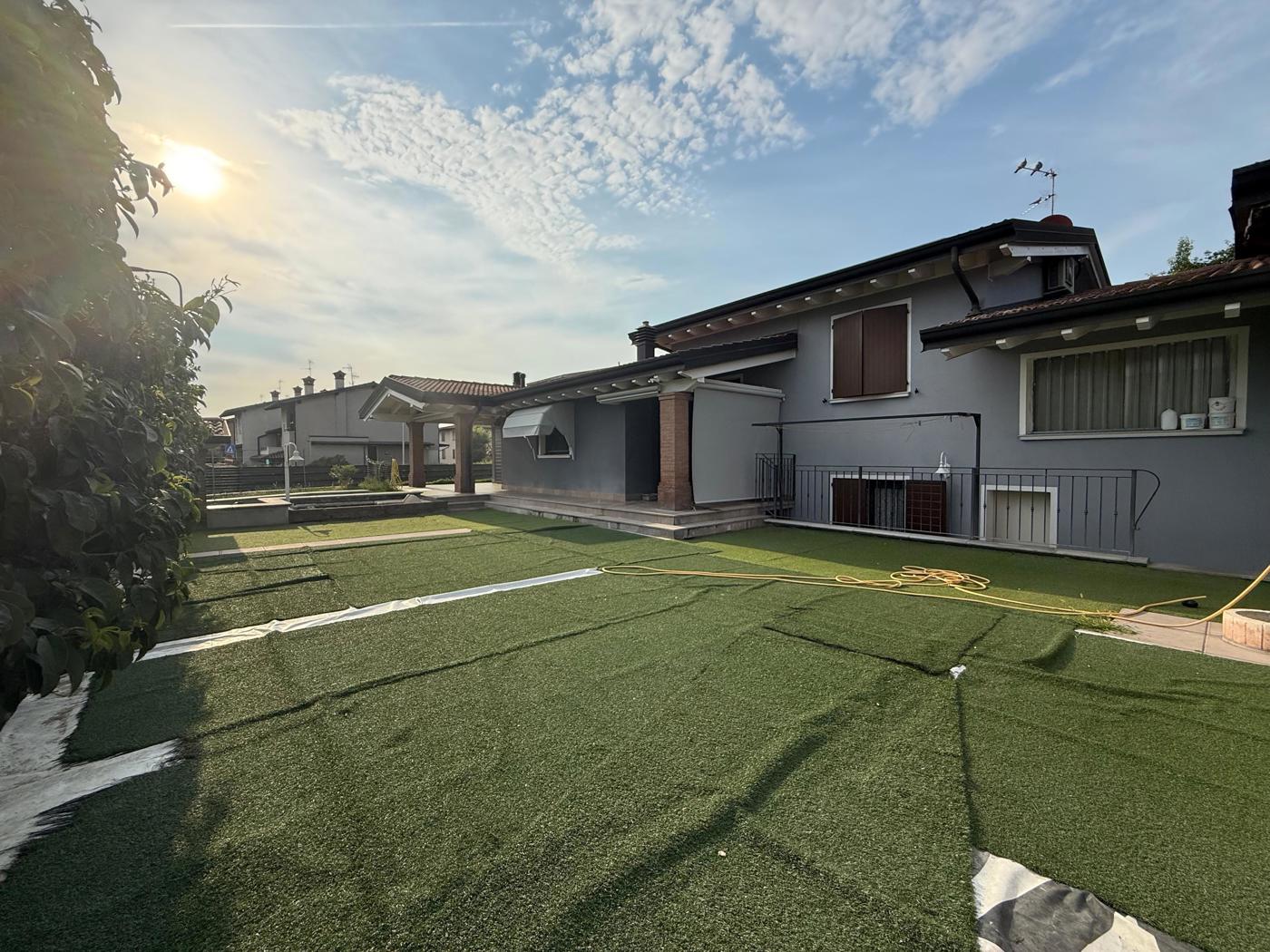 Villa con giardino a Trenzano