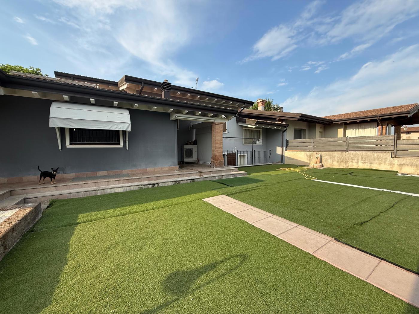 Villa con giardino a Trenzano