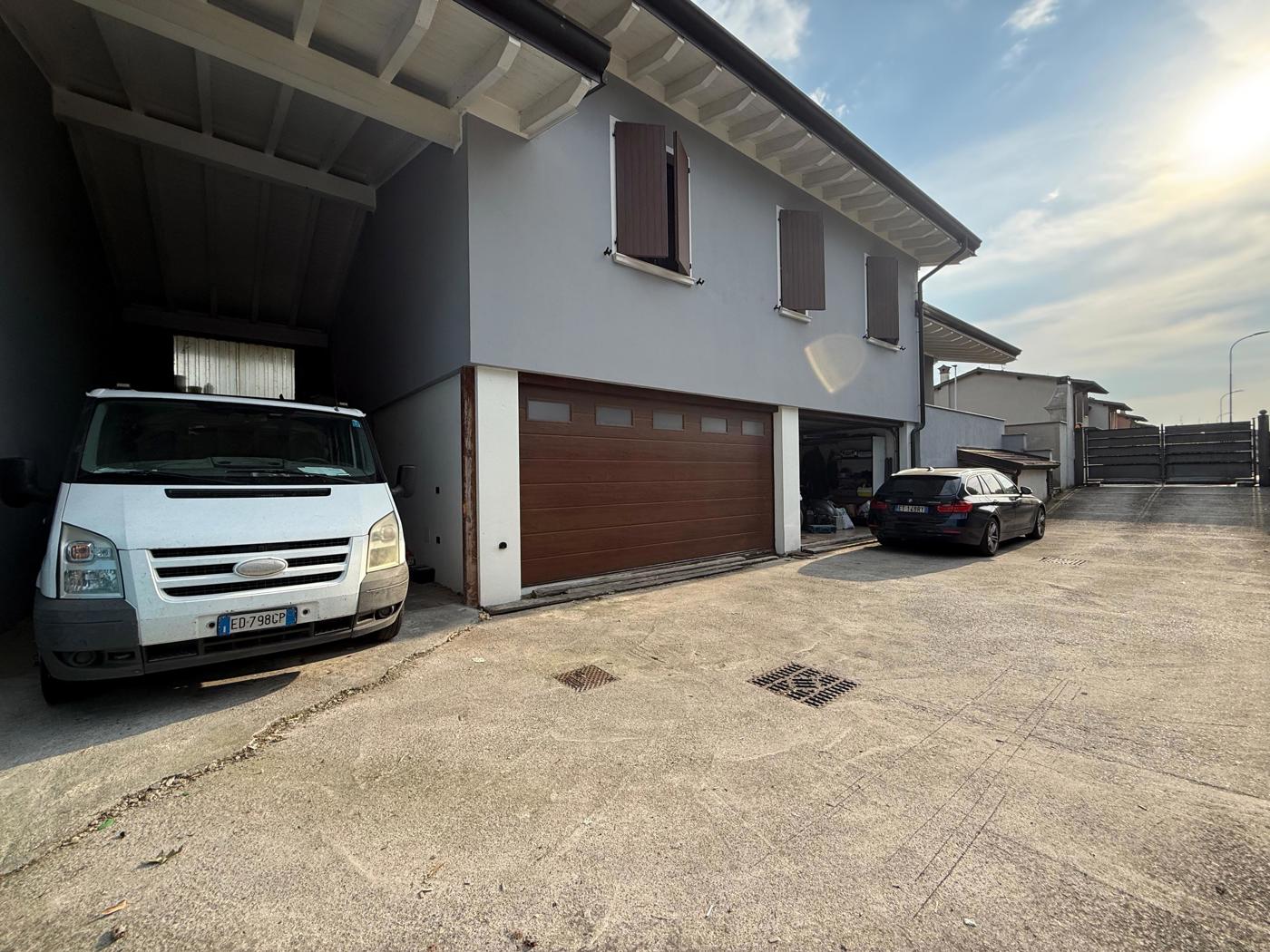 Villa con giardino a Trenzano