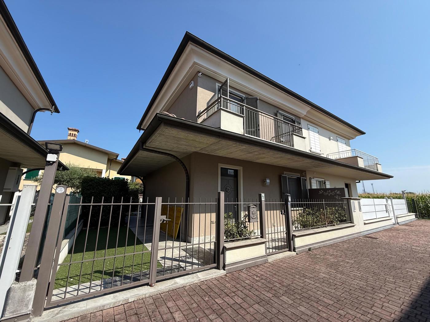 Villa Bifamiliare ristrutturata a Trenzano