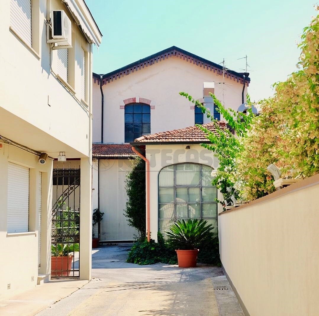Quadrilocale con terrazzo in via giuseppe mazzini 134, Viareggio