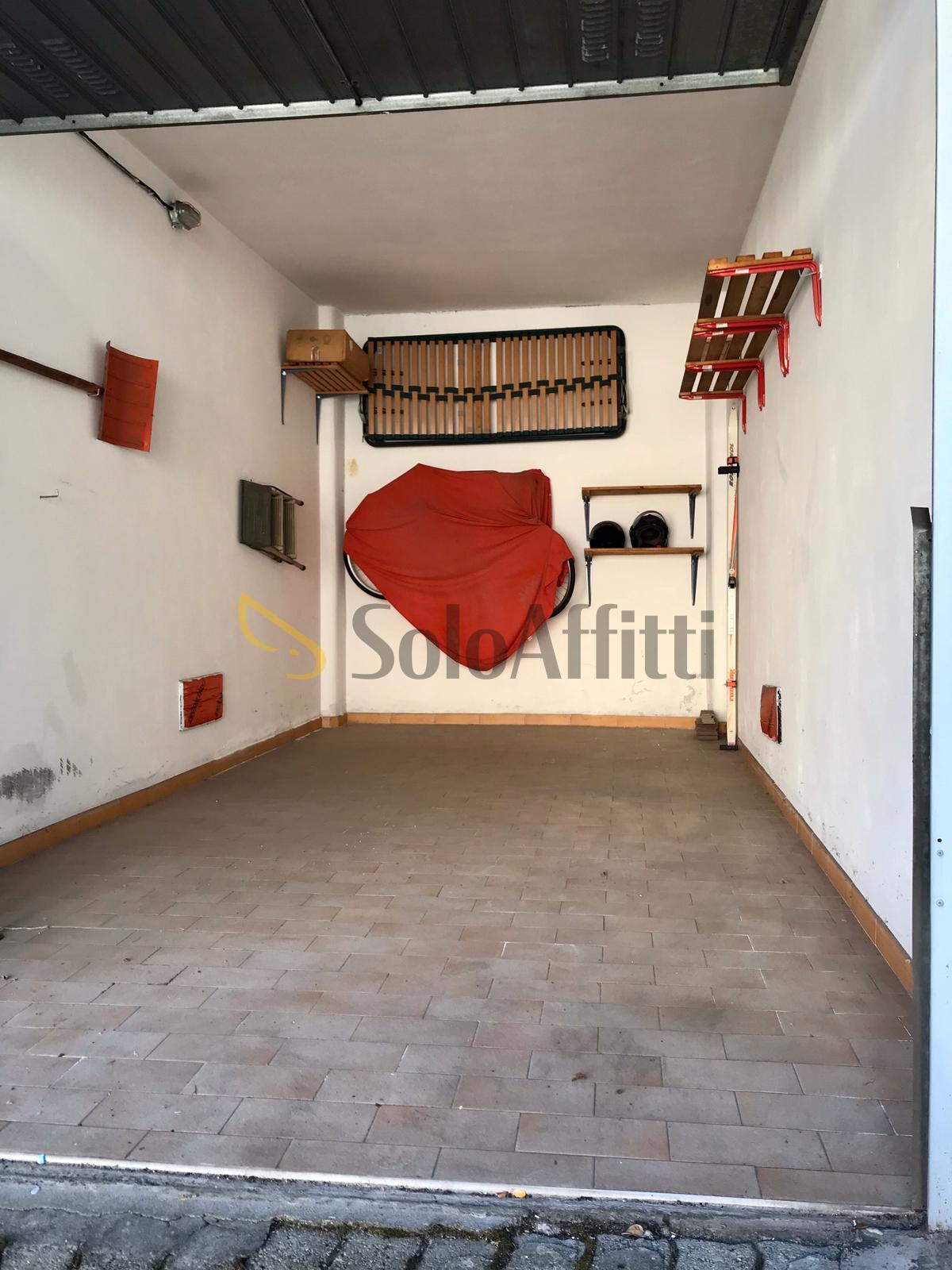 Box/Garage 15mq con box in via borgomanero, Torino