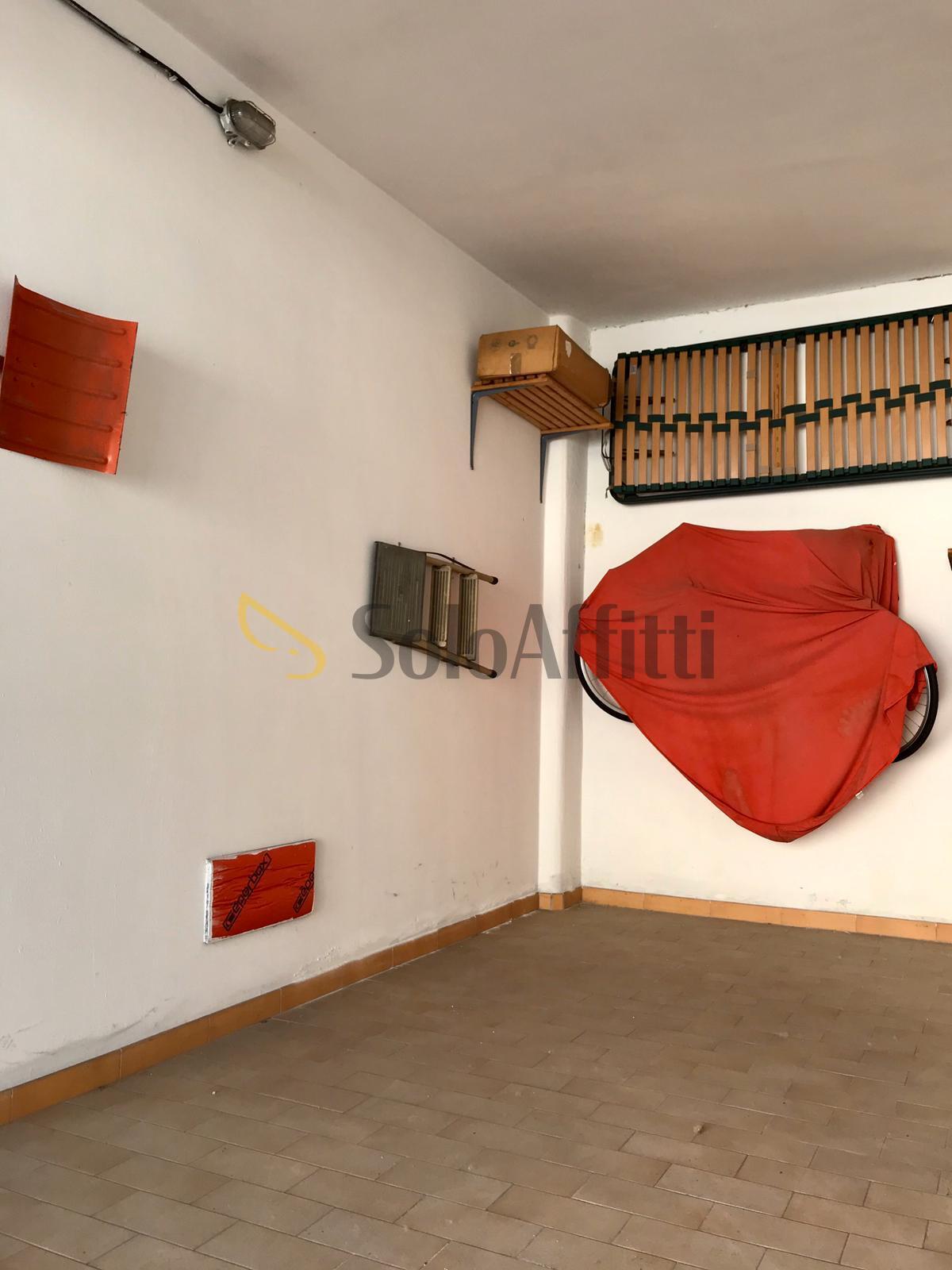 Box/Garage 15mq con box in via borgomanero, Torino