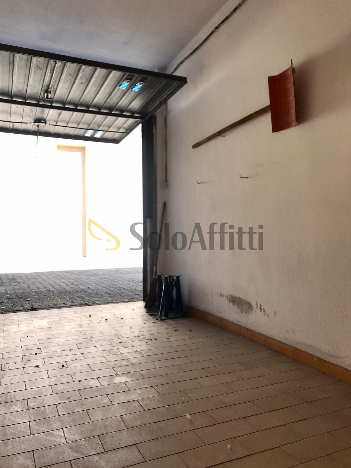 Box/Garage 15mq con box in via borgomanero, Torino