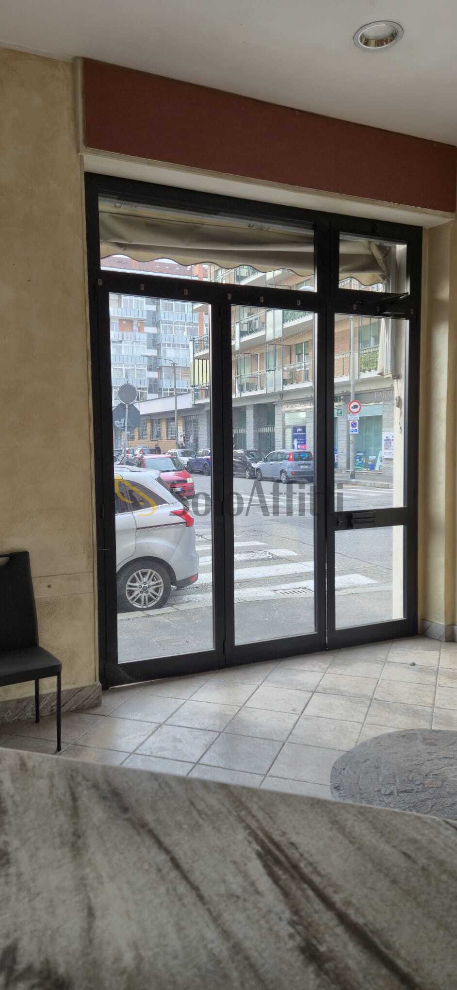 Locale commerciale in affitto in via eritrea 49, Torino
