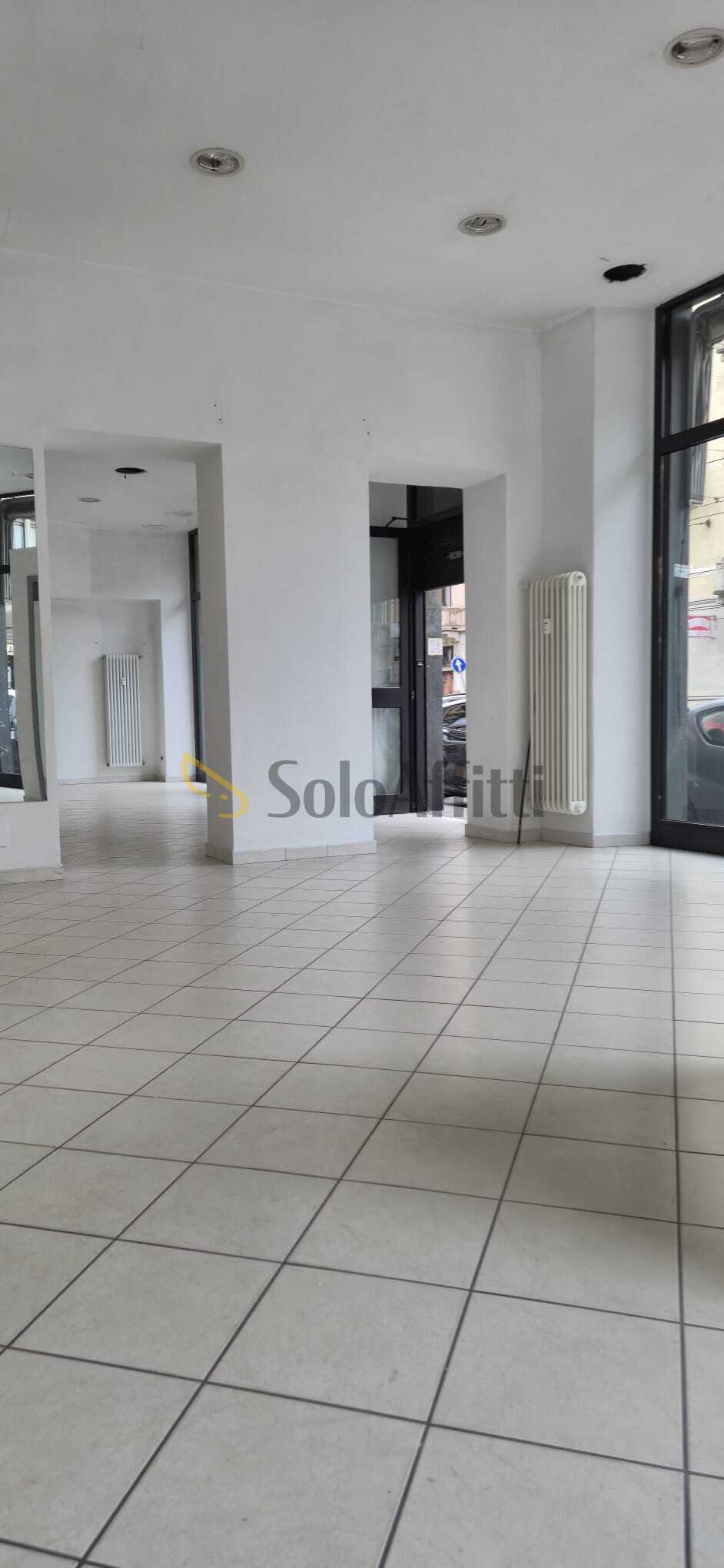 Locale commerciale ristrutturata in via dante di nanni 64, Torino