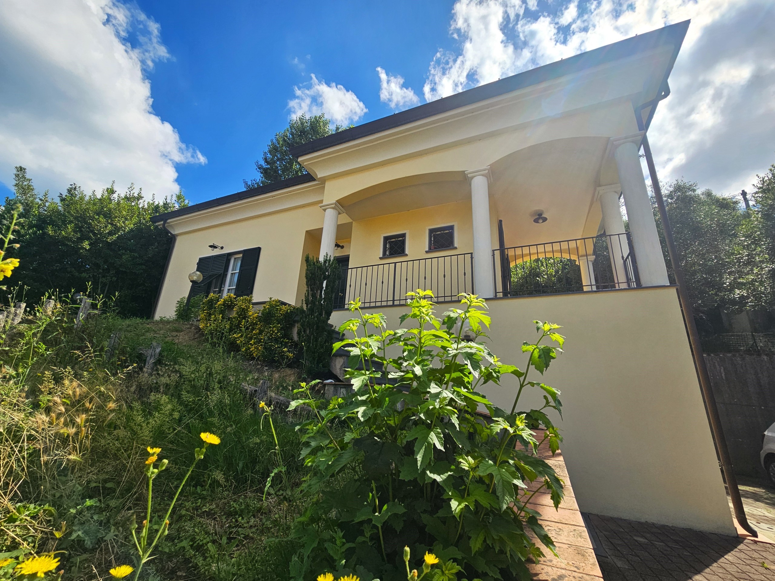 Villa con giardino a Sarzana