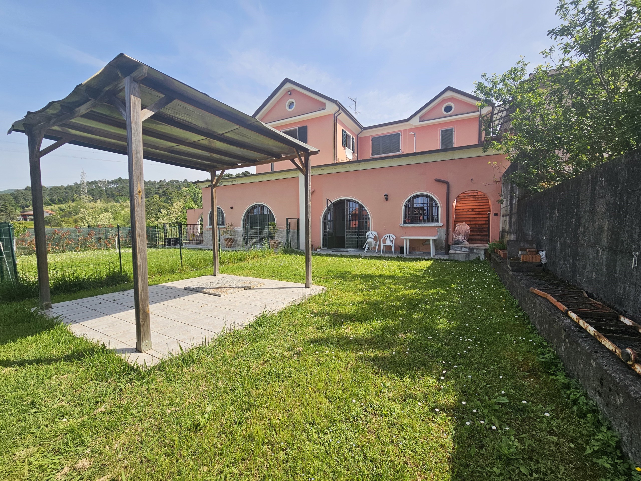 Casa indipendente con terrazzo in via falcinello 144, Sarzana