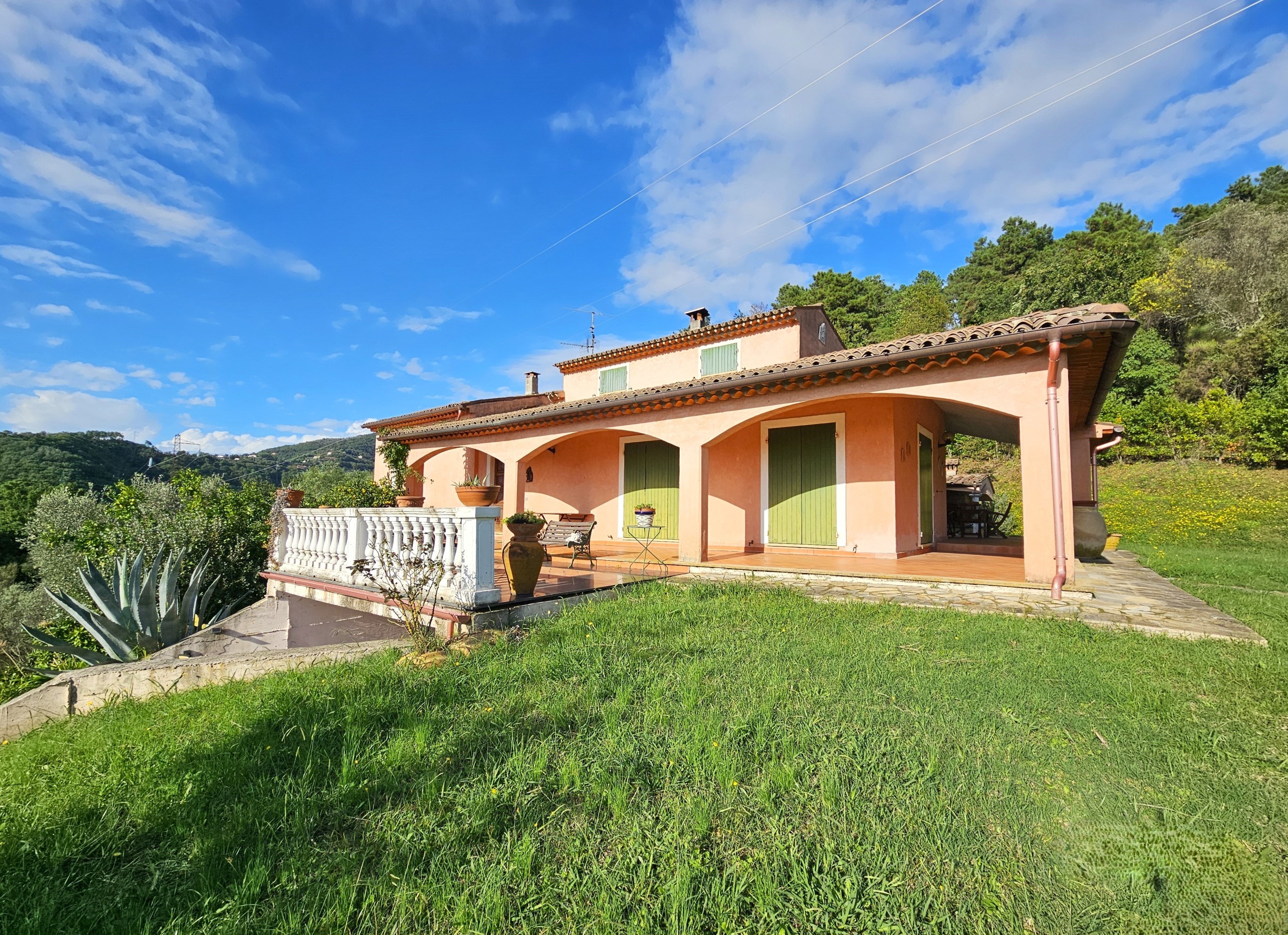 Villa con giardino in via prulla 15, Sarzana