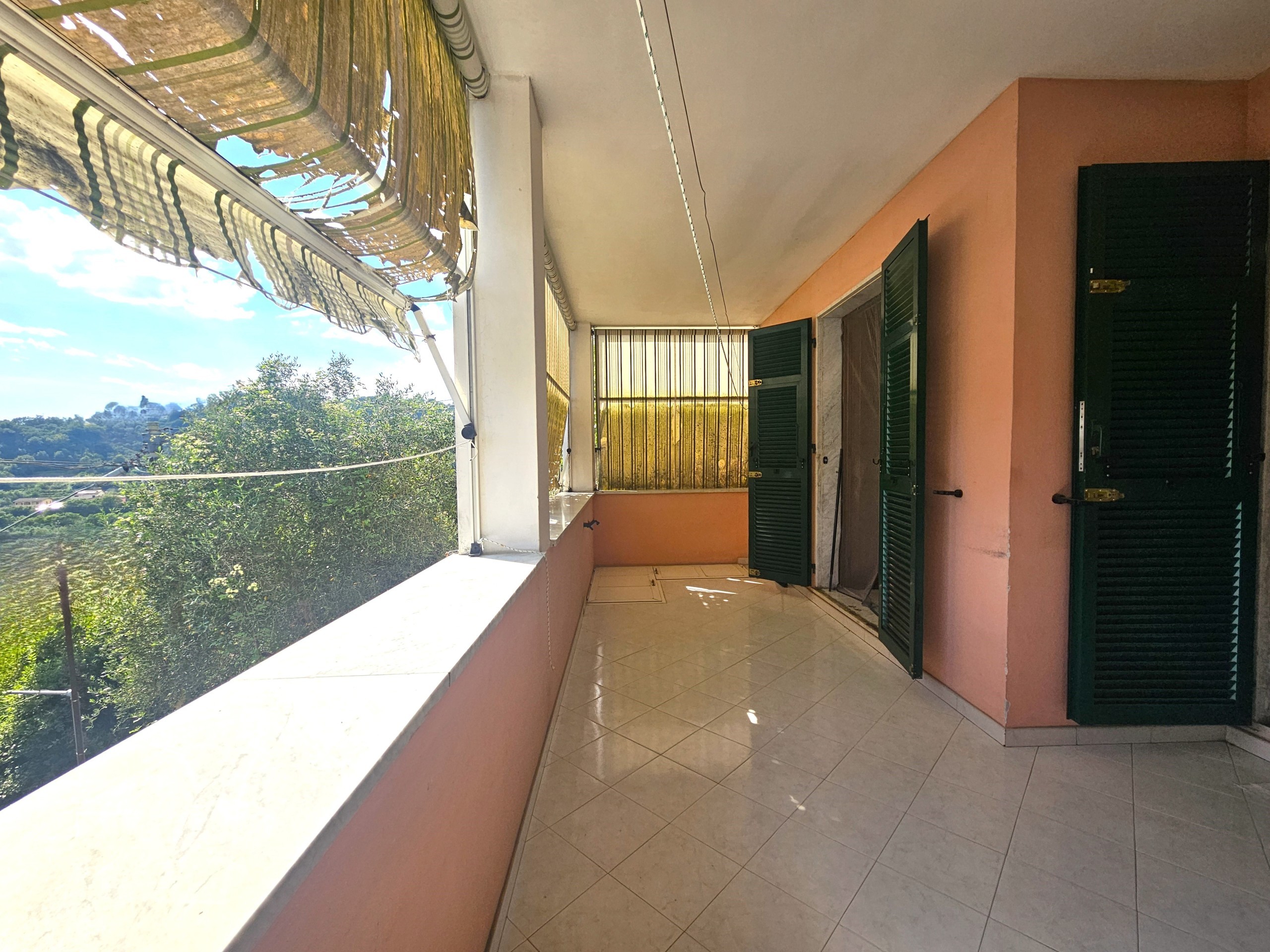 Villa con giardino in via dei molini 202, Sarzana