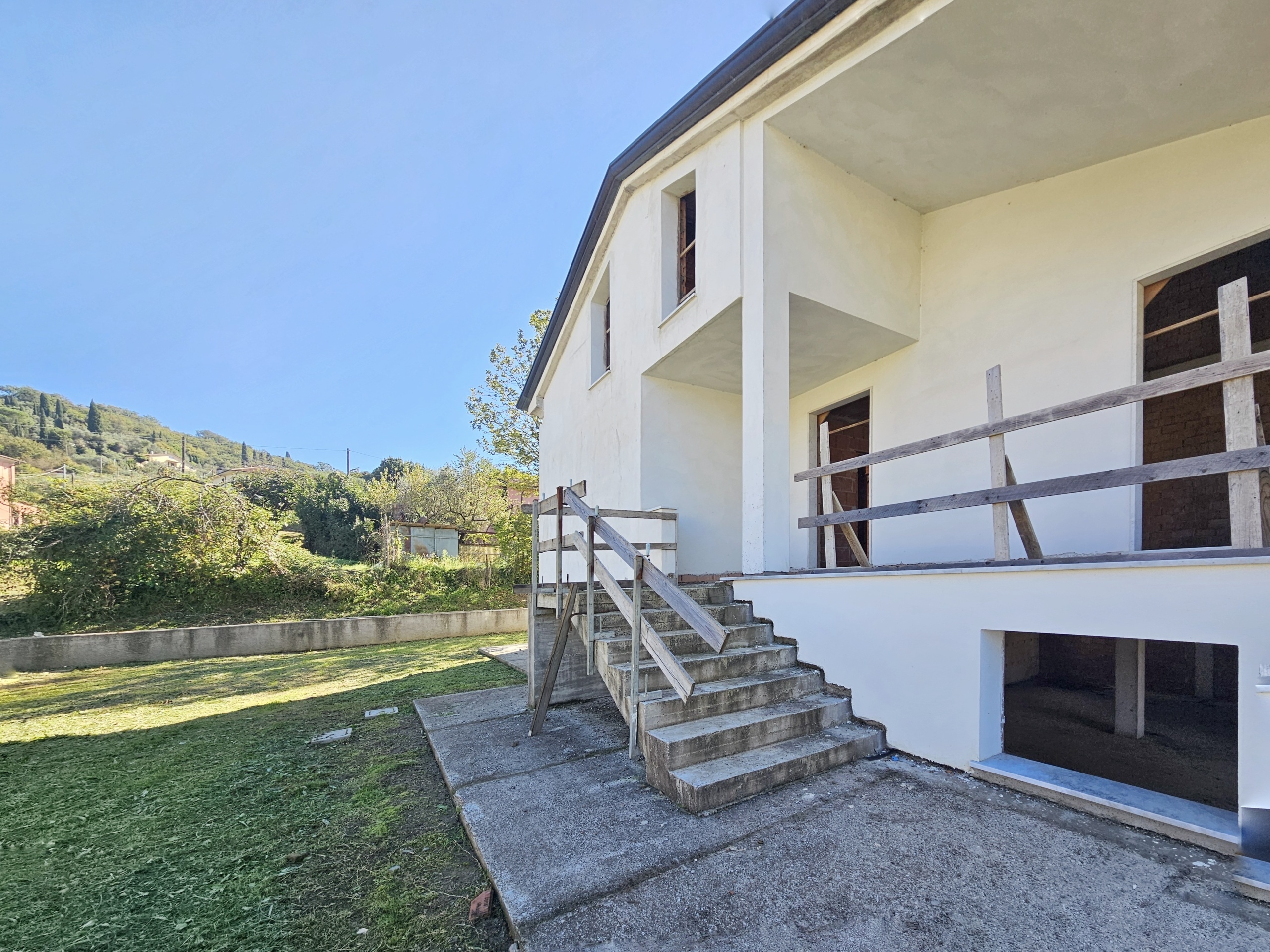 Casa indipendente con giardino in via tur 67, Sarzana