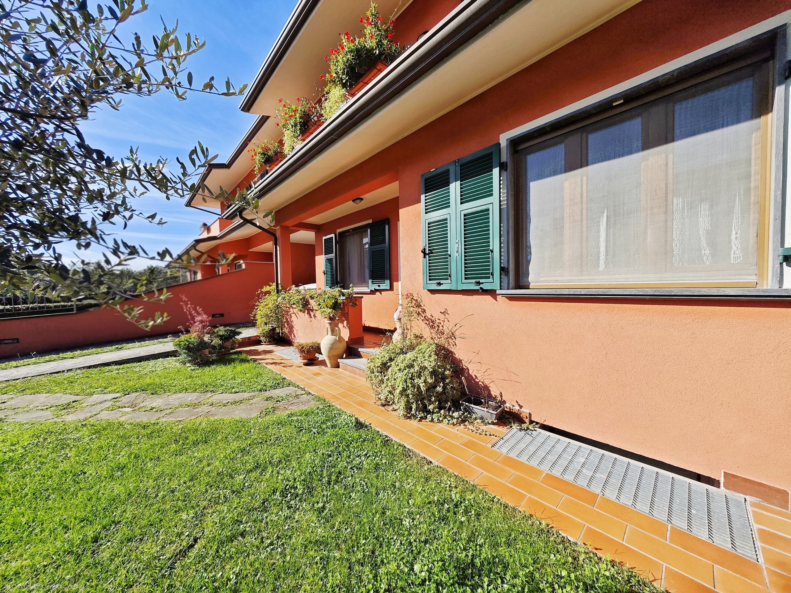 Villetta a schiera con giardino in via fonda 11, Fosdinovo