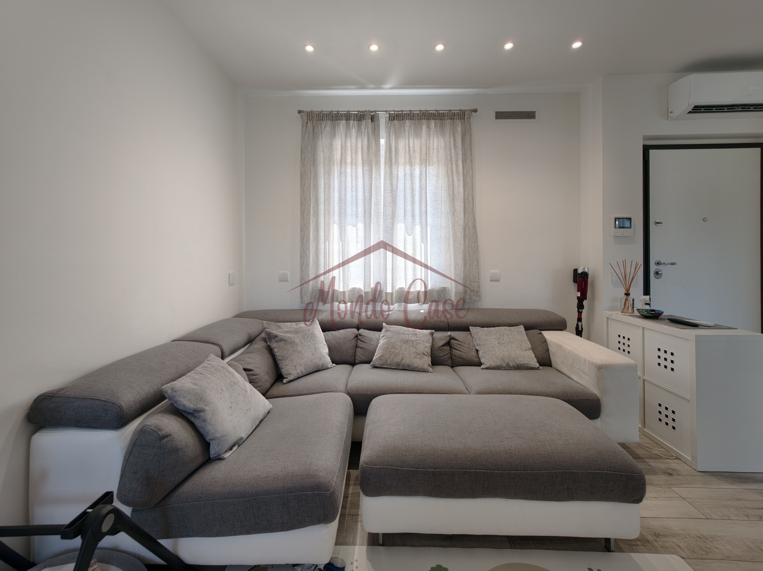 Villetta a schiera con giardino in via rigazzo, Sarzana