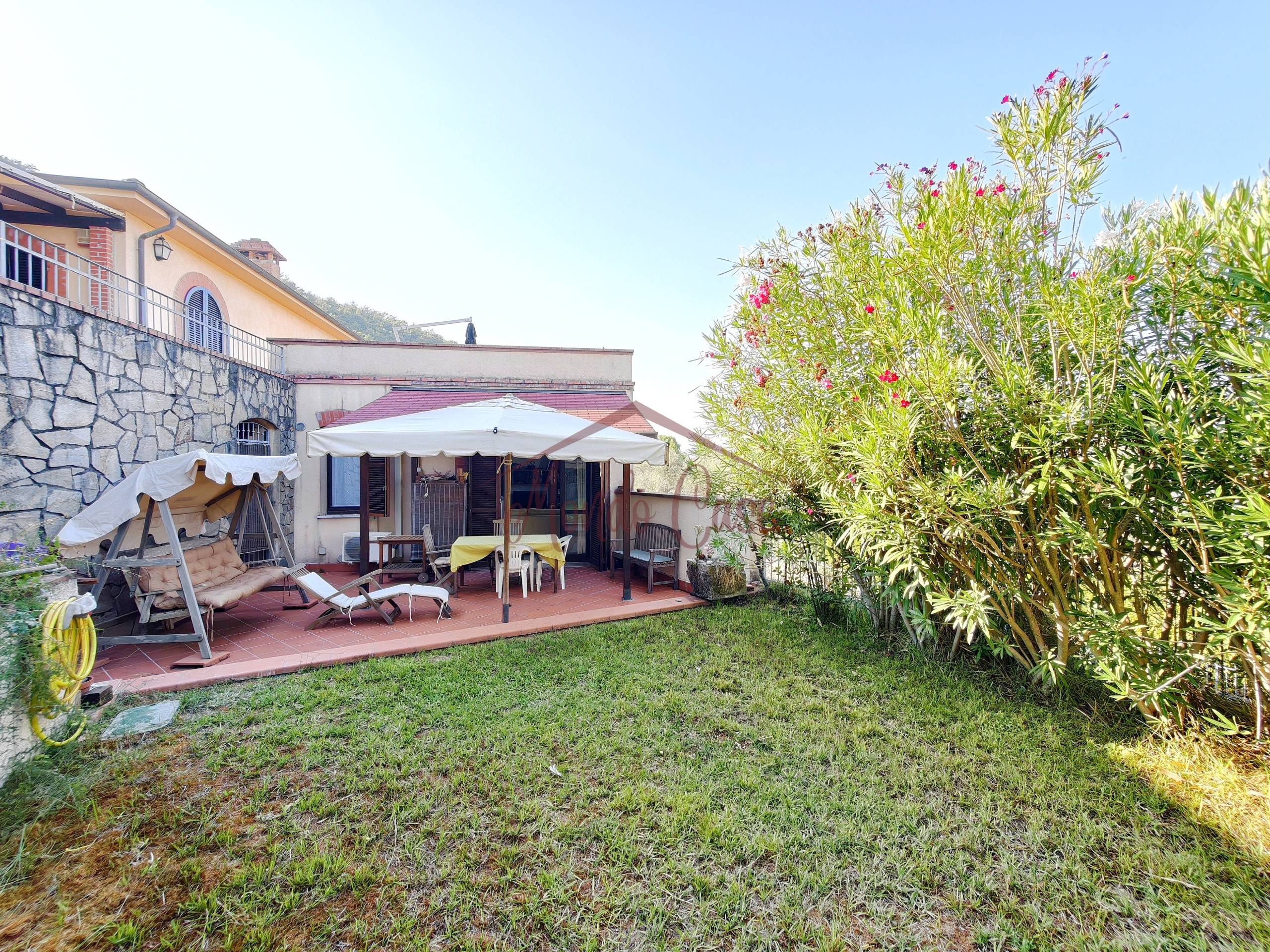 Casa indipendente con giardino in via camisano, Ameglia