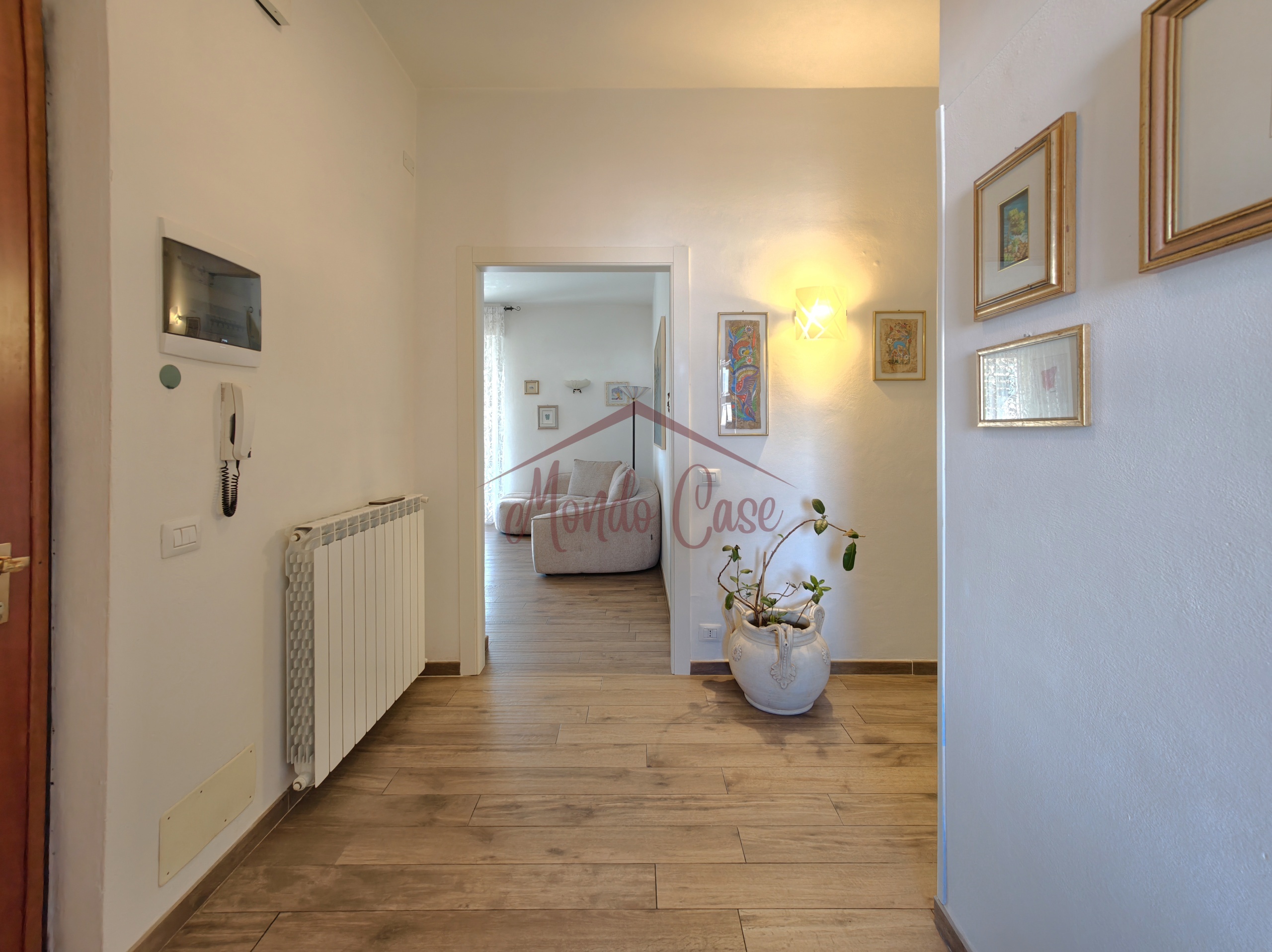 Attico con terrazzo, Sarzana centro