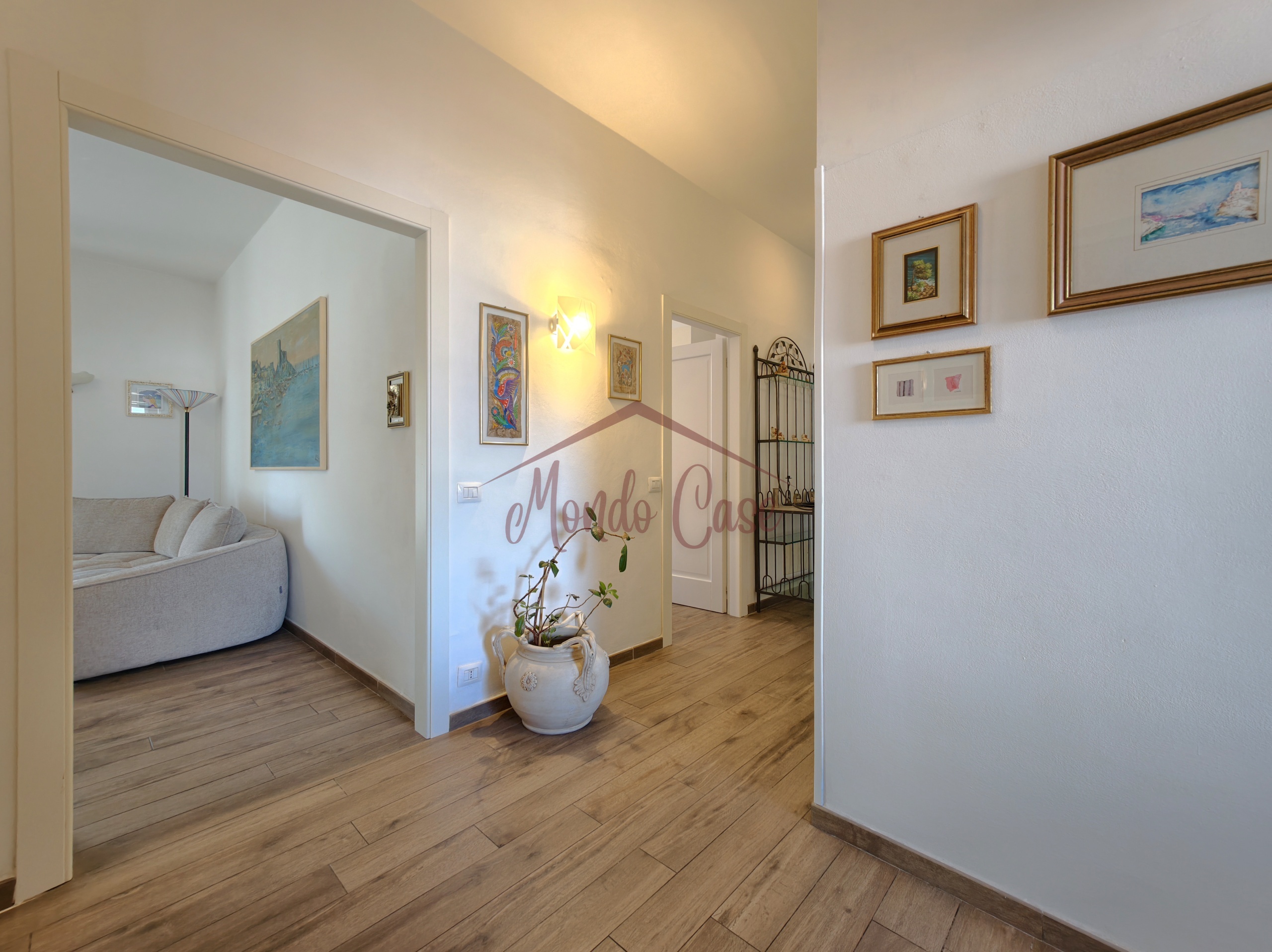 Attico con terrazzo, Sarzana centro