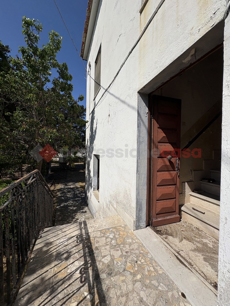 Casa indipendente con giardino a Terracina
