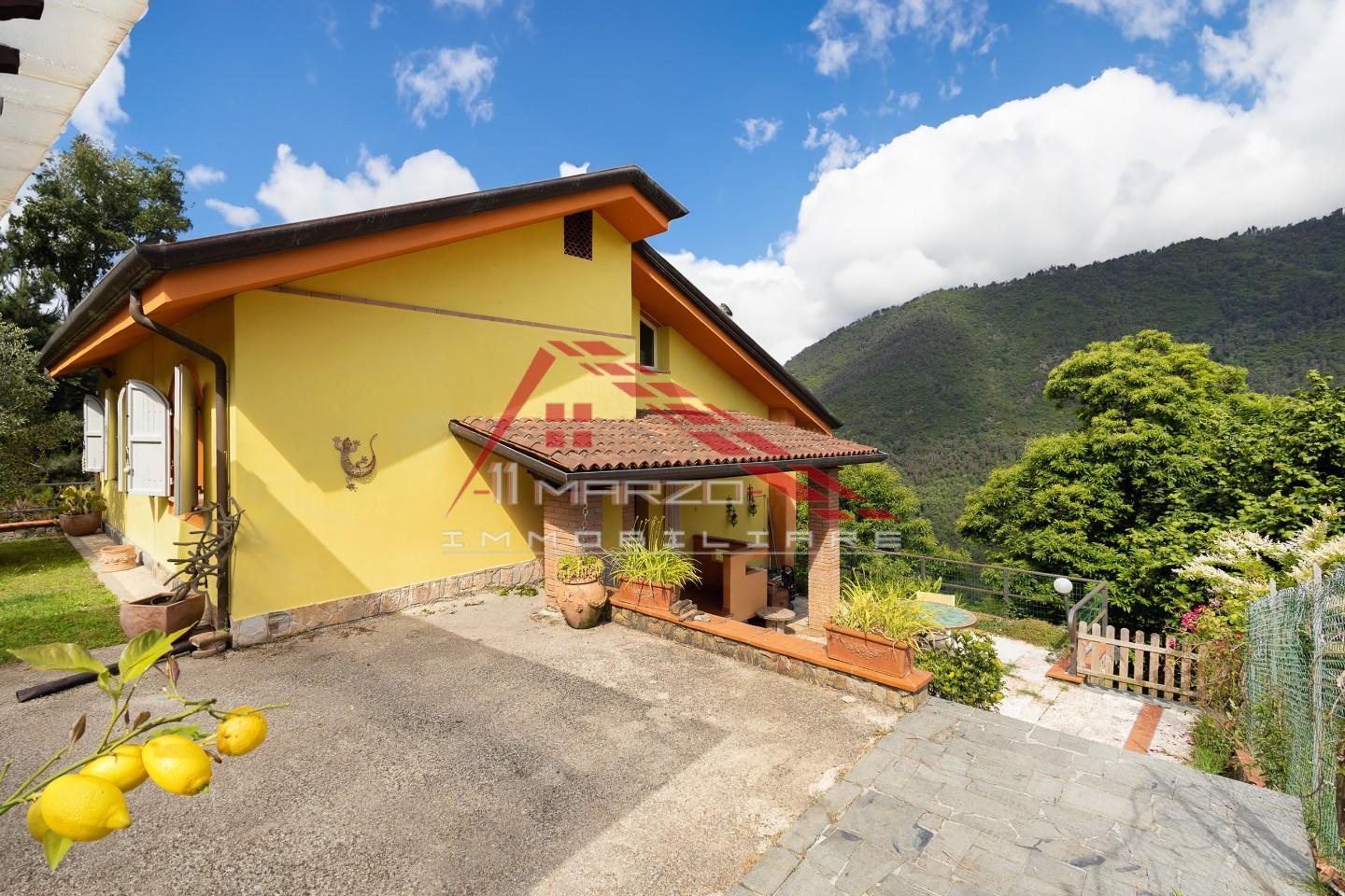 Villa con giardino, Massa altagnana