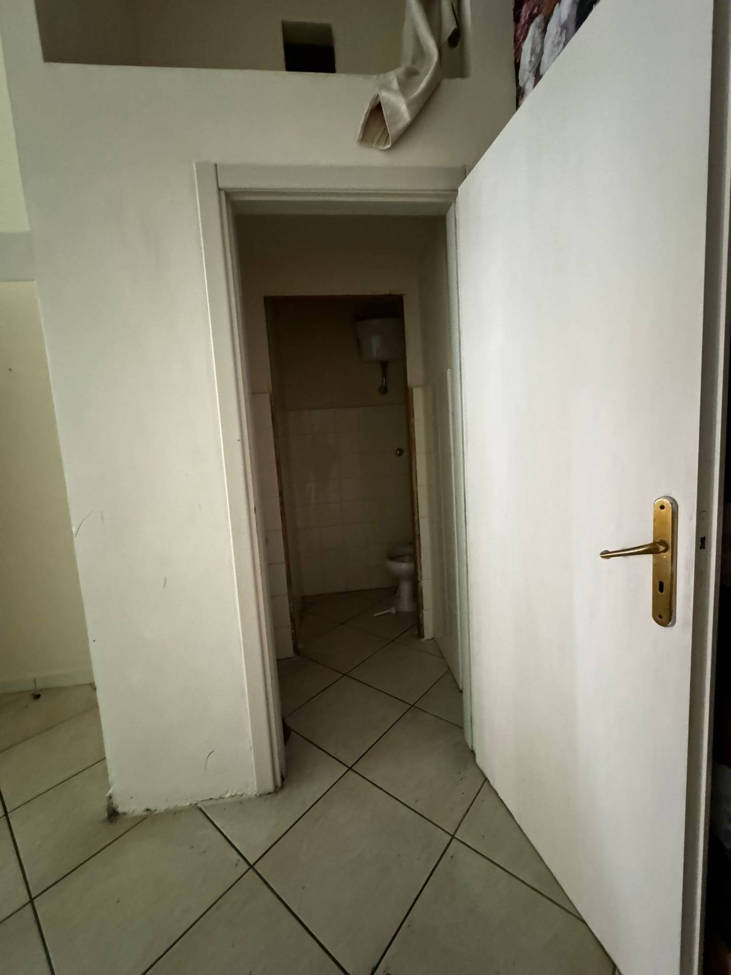 Locale commerciale in affitto a Salerno, TORRIONE