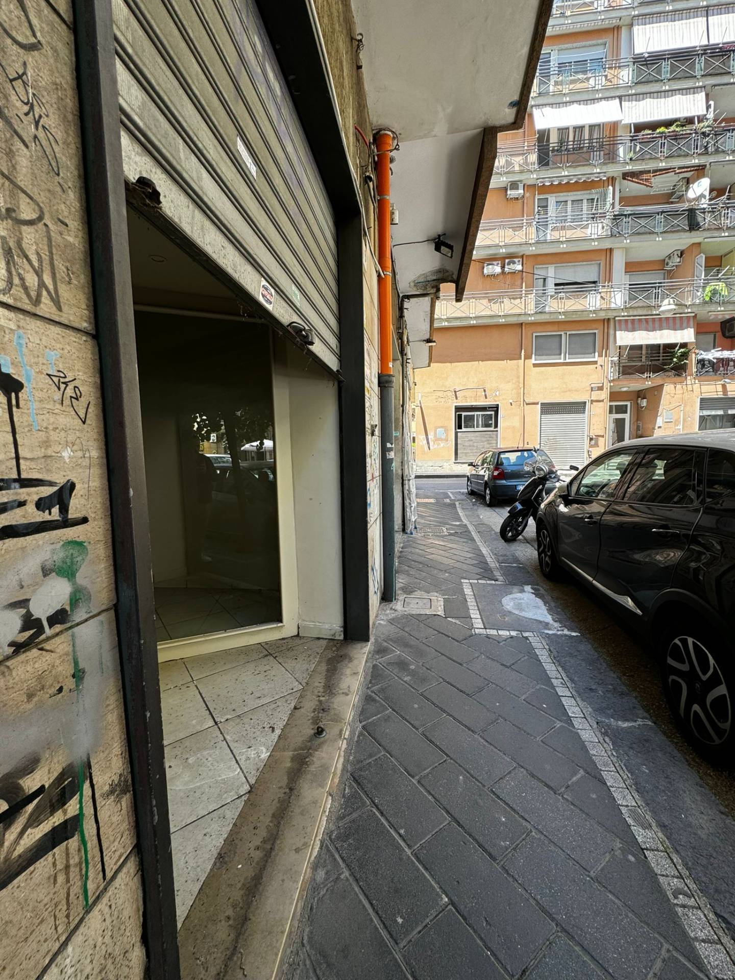 Locale commerciale in vendita a Salerno