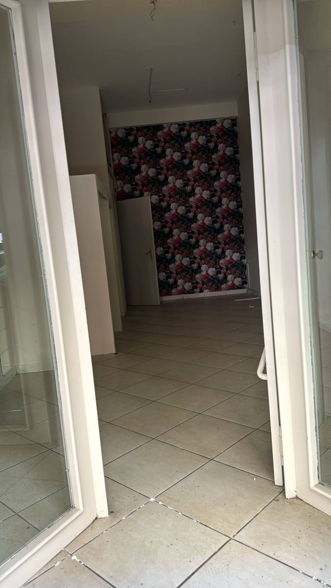 Locale commerciale in vendita a Salerno