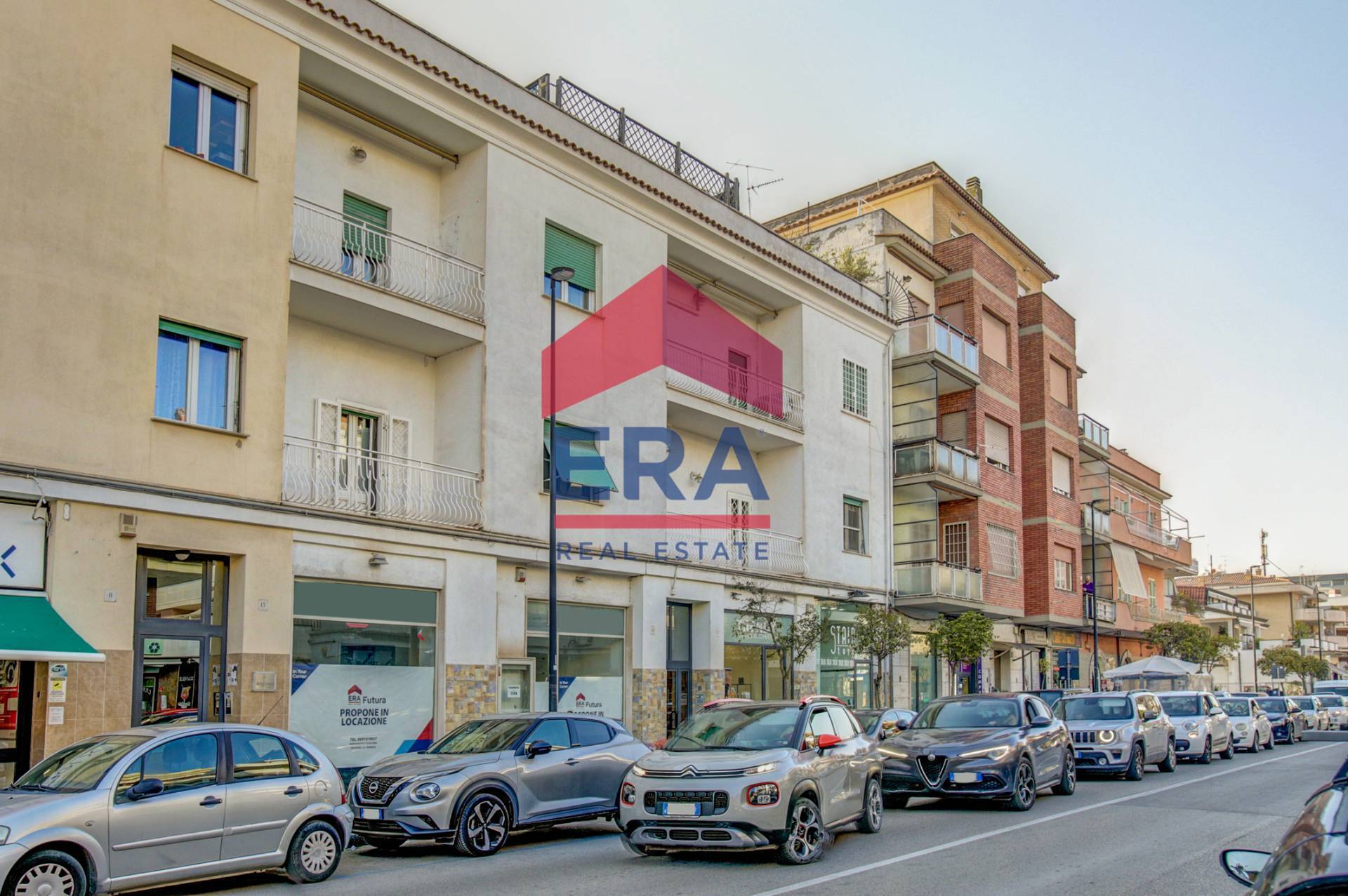 Negozio in affitto a Pomezia, Centro