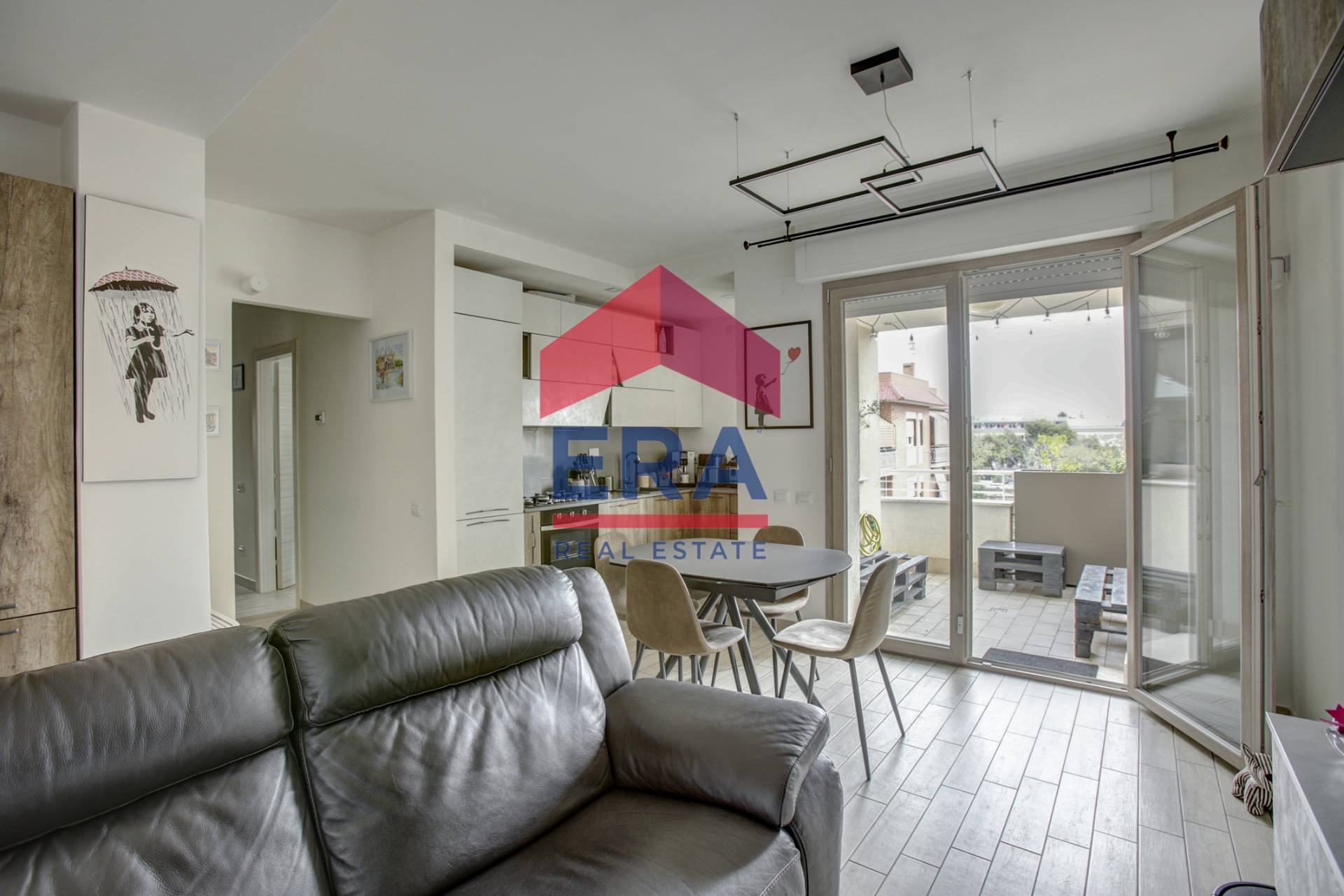 Appartamento in vendita a Pomezia, Centro