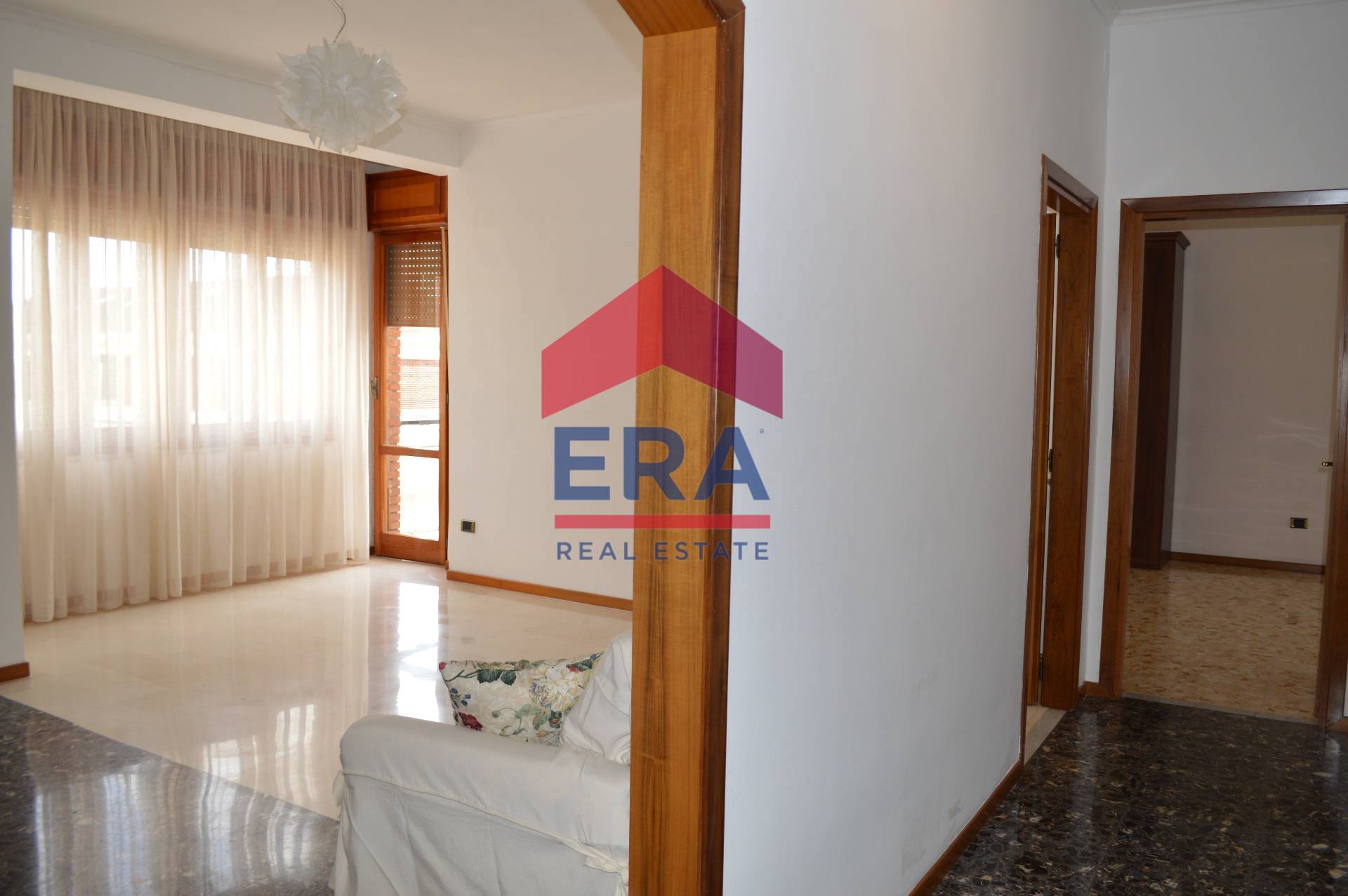 Appartamento in affitto a Pomezia, Centro