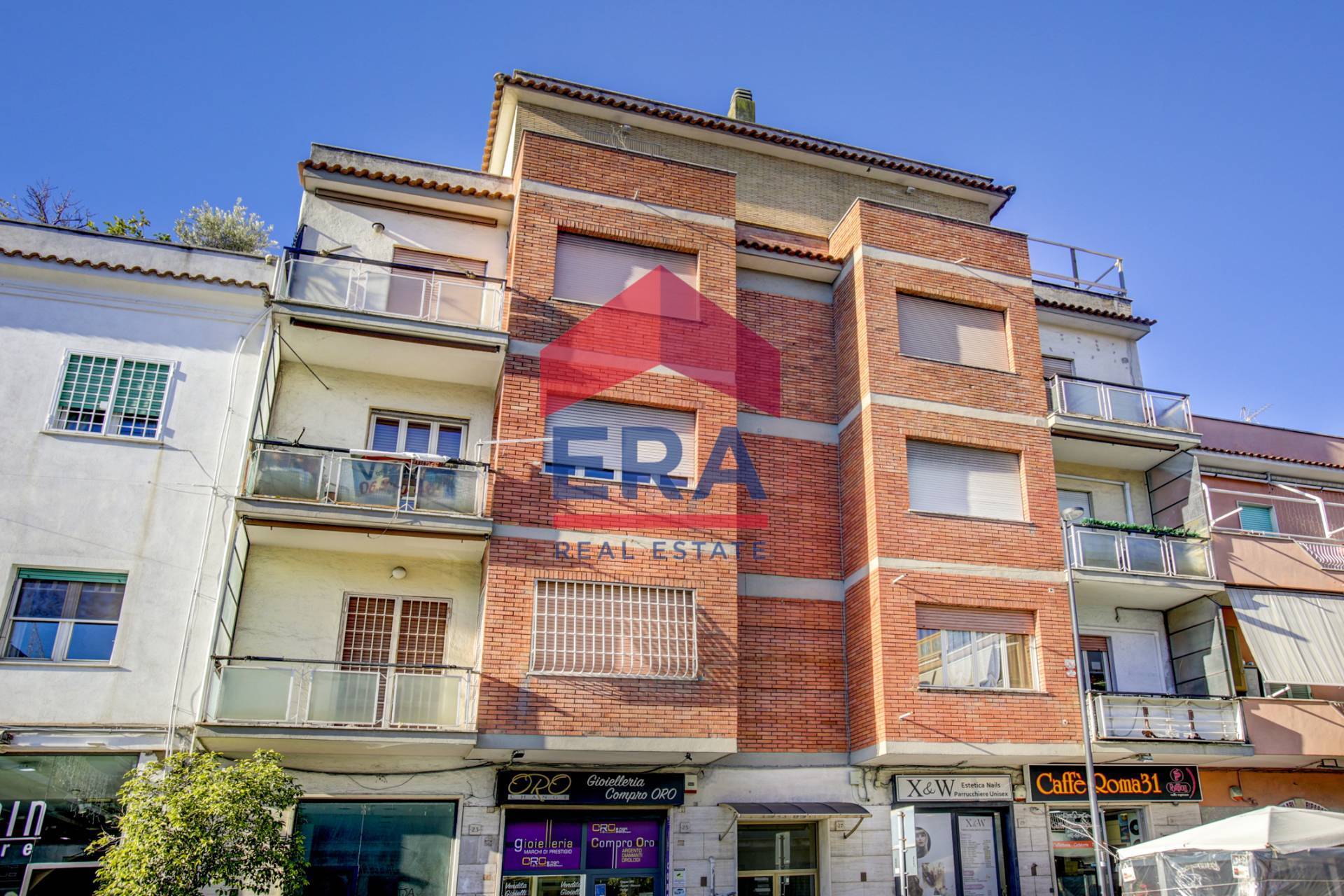 Appartamento in affitto a Pomezia, Centro