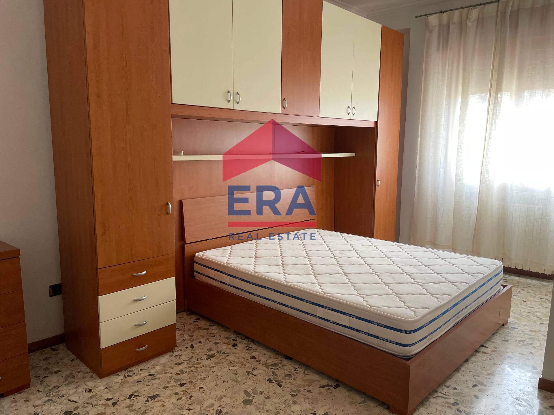 Appartamento in affitto a Pomezia, Centro