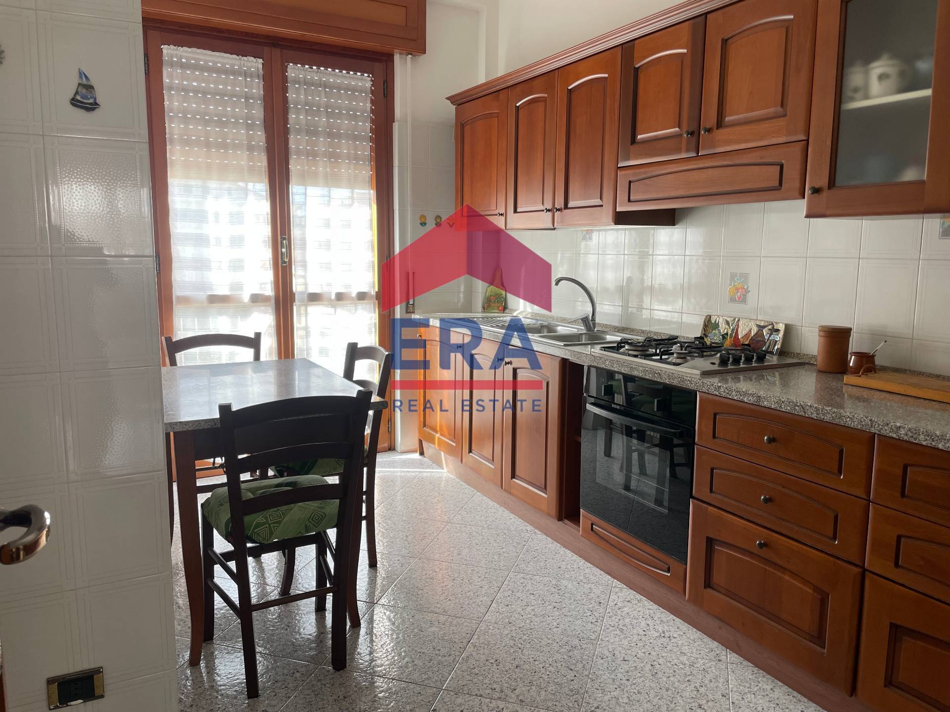 Appartamento in affitto a Pomezia, Centro