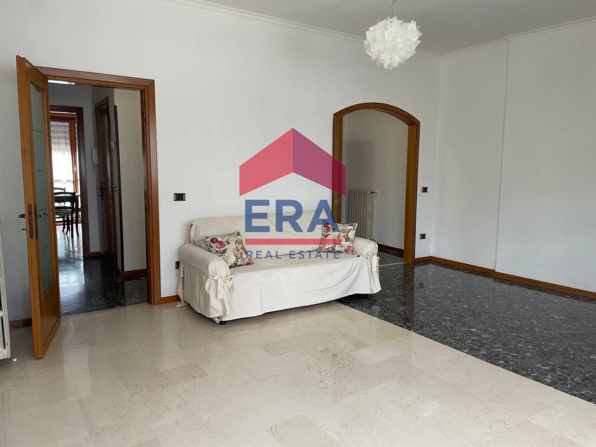 Appartamento in affitto a Pomezia, Centro