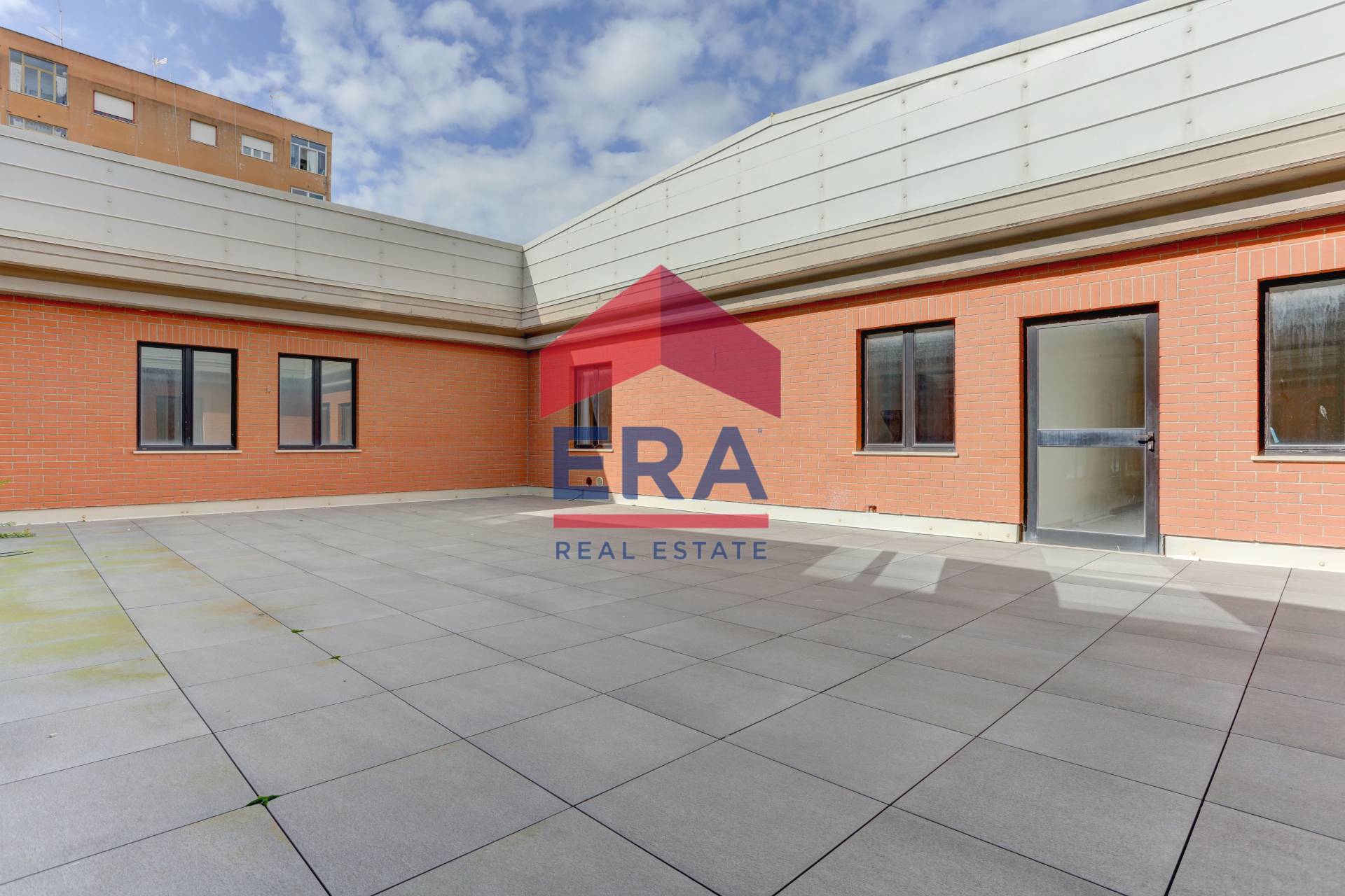 Commerciale Altro in vendita a Pomezia, Centro