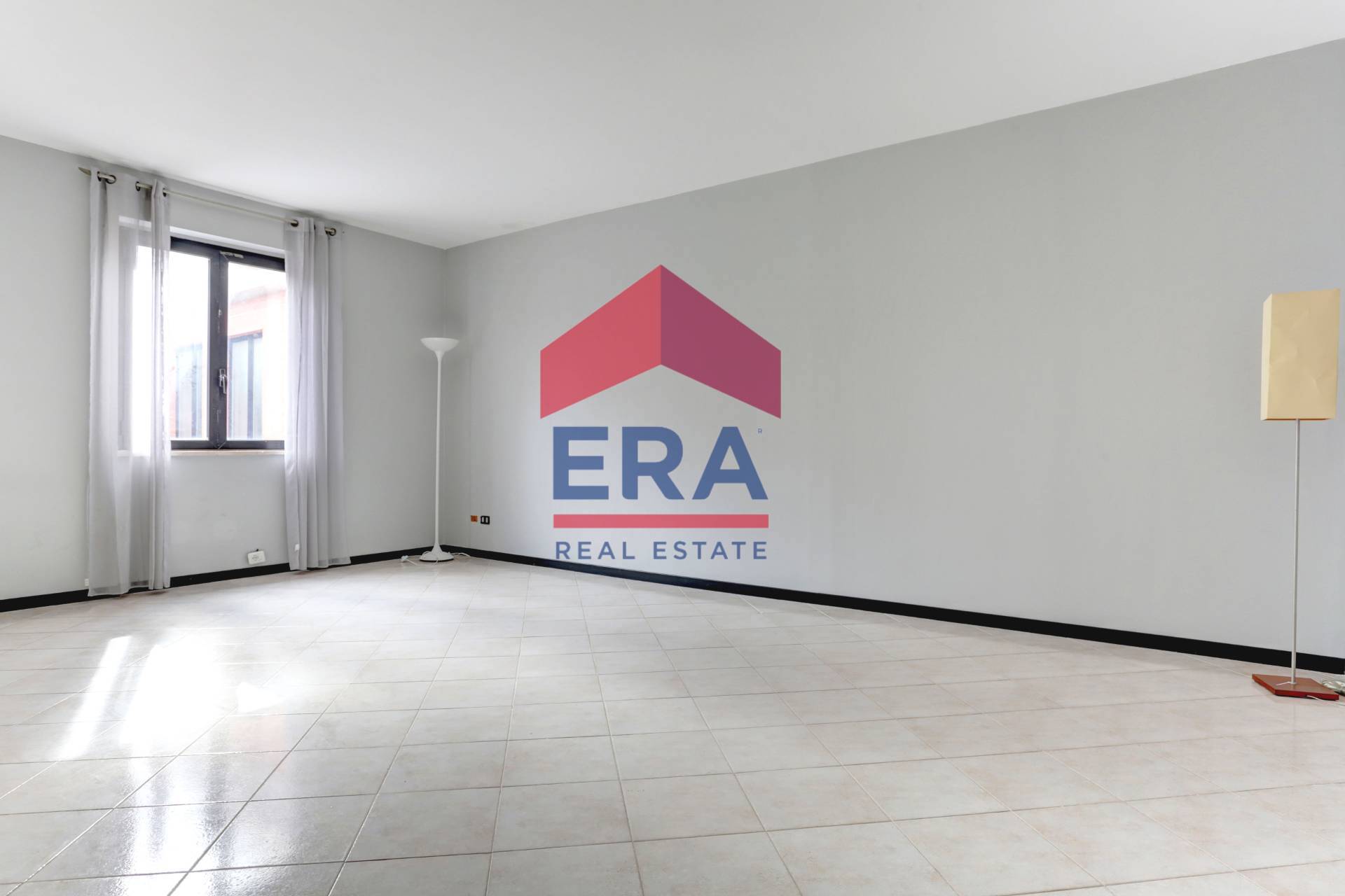 Commerciale Altro in vendita a Pomezia, Centro